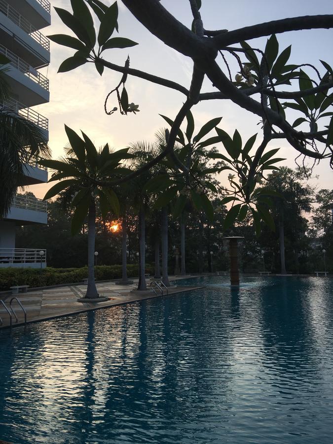 View Talay 5D Golf Pattaya Exterior foto